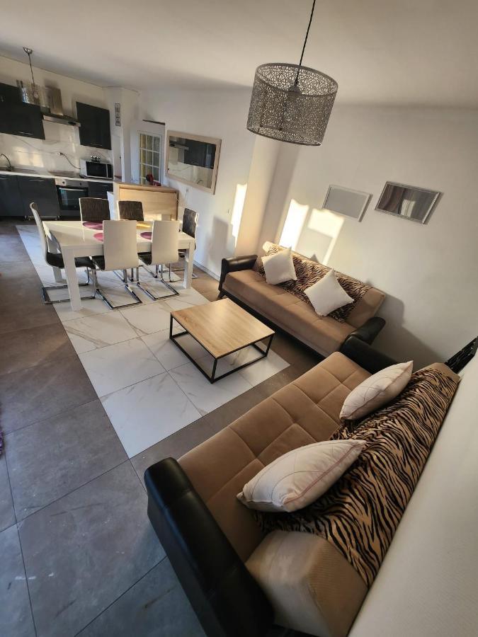 Flat Apartment Genay  Bagian luar foto